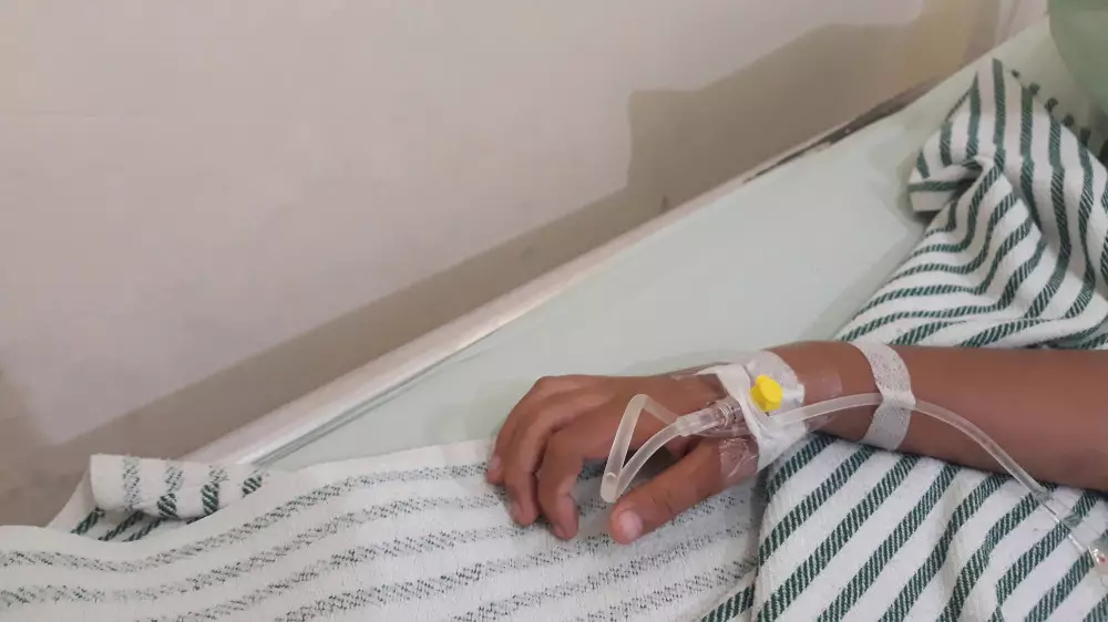 Қазақстанның оңтүстігінде 22 жасөспірім ауруханаға түсті. Полиция тергеу жүргізіп жатыр