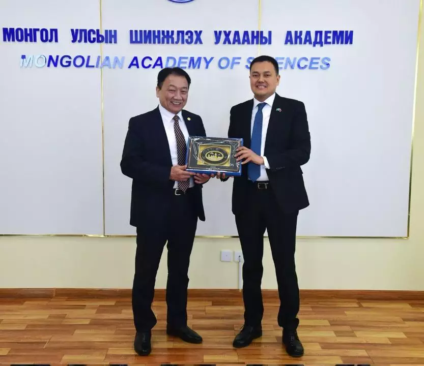 Посол Казахстана и президент МАН обсудили совместное изучение общей истории