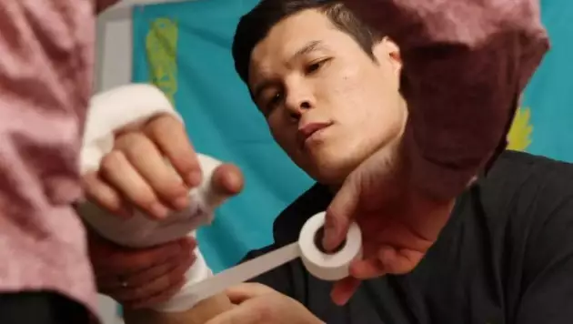 "Өркөкірек сияқты көрінетін". Елеусінов Головкинмен келіспеушлік туралы сұраққа жауап берді