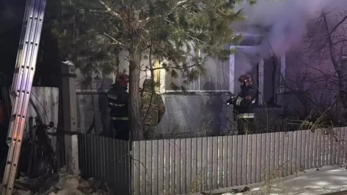 "Қызын үйге қамап, өзі қонаққа кеткен" -СҚО-да өрттен қаза тапқан баланың анасы қамауға алынды 