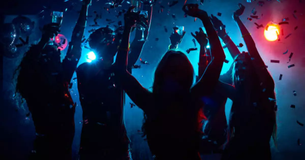   Атыраудағы төбелес: түнгі клубқа келгендер ерегесіп, бір адамды аямай соққыға жықты   