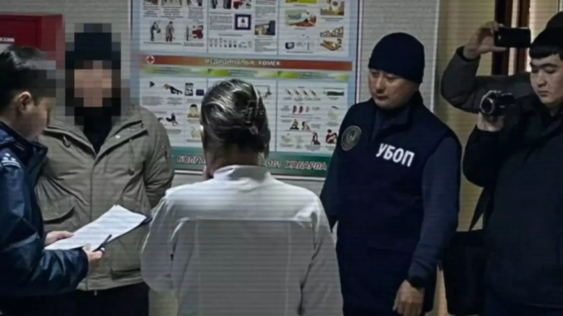 Елге заңсыз кіргізгені үшін ақша алып отырған: Жаңаөзенде қылмыстық топ әшкере болды