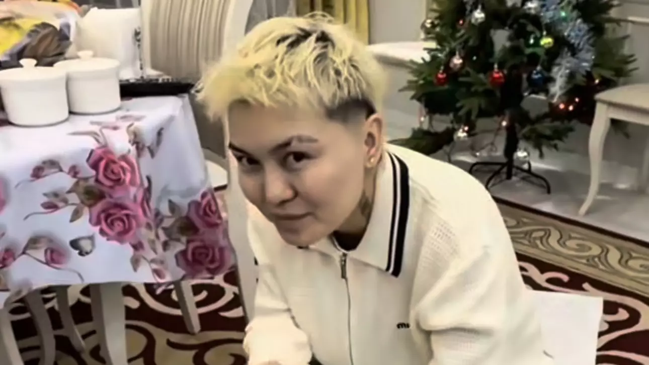 Әнші Гүлмира Ізбасханова 30-дан асқан шағында тұсауын кестірді (ВИДЕО)