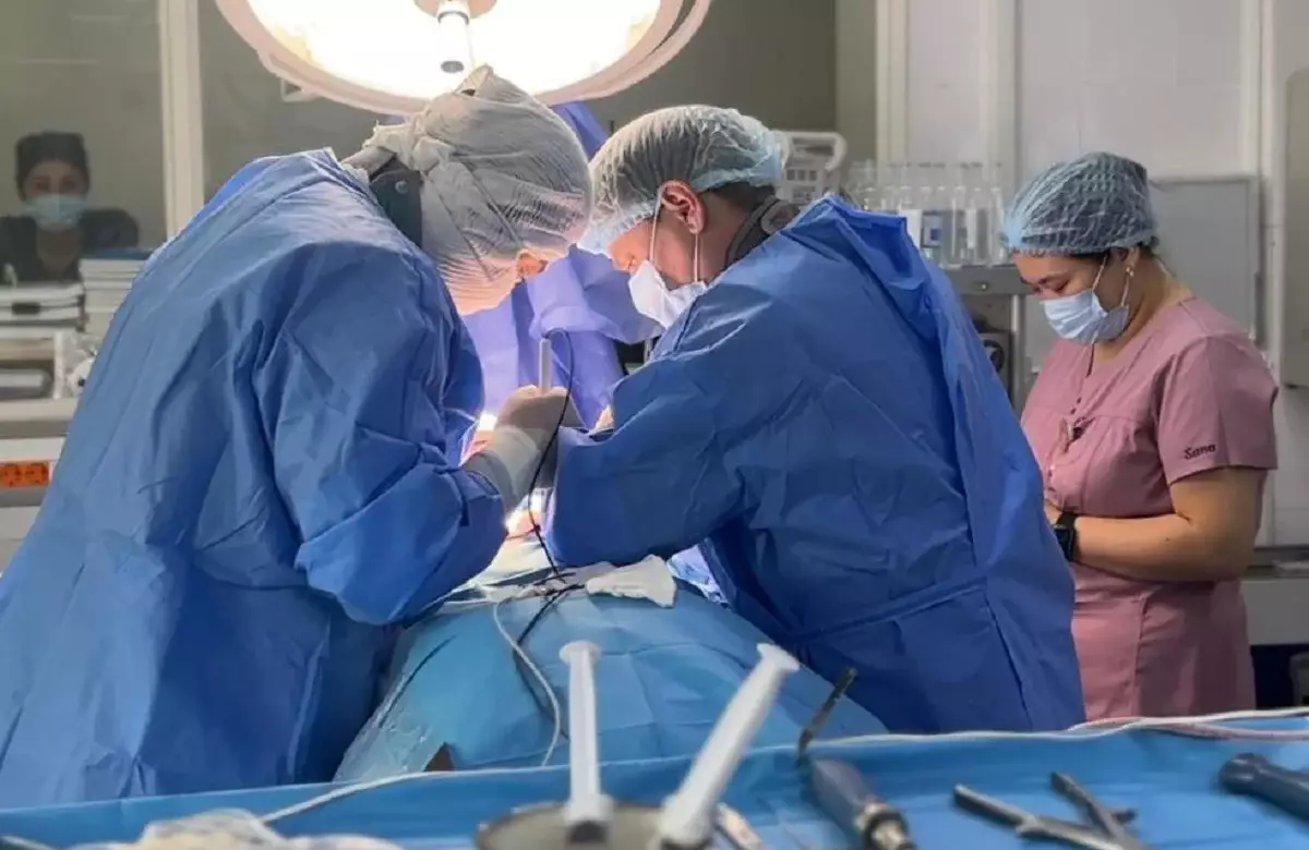 Алматылық клиникада омыртқасына метастаз берген науқасқа аса күрделі ота жасалды