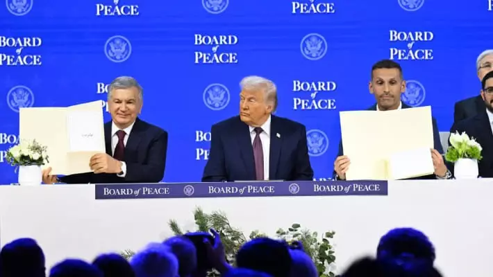 Шавкат Мирзиёев подписал устав Совета мира