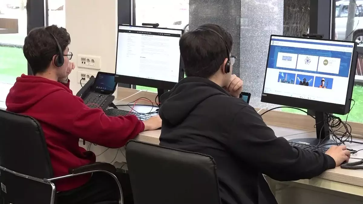 Жаппай ЖИ-сауаттылығын қалыптастыру: Қазақстанда қандай жобалар жүзеге асырылып жатыр