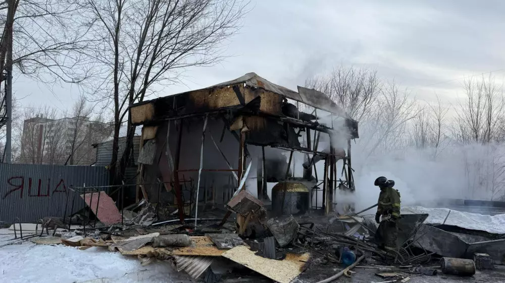 В Караганде взорвался киоск быстрого питания: пострадали четыре человека