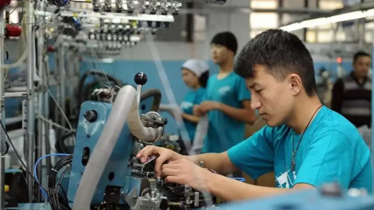 Сколько будут платить казахстанцы за работу в России: новые правила и штрафы - новости на Lada.kz 22.01.2026