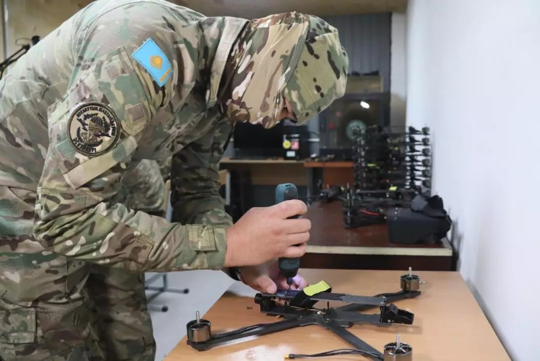 Казахстанские десантники сами собирают боевые дроны