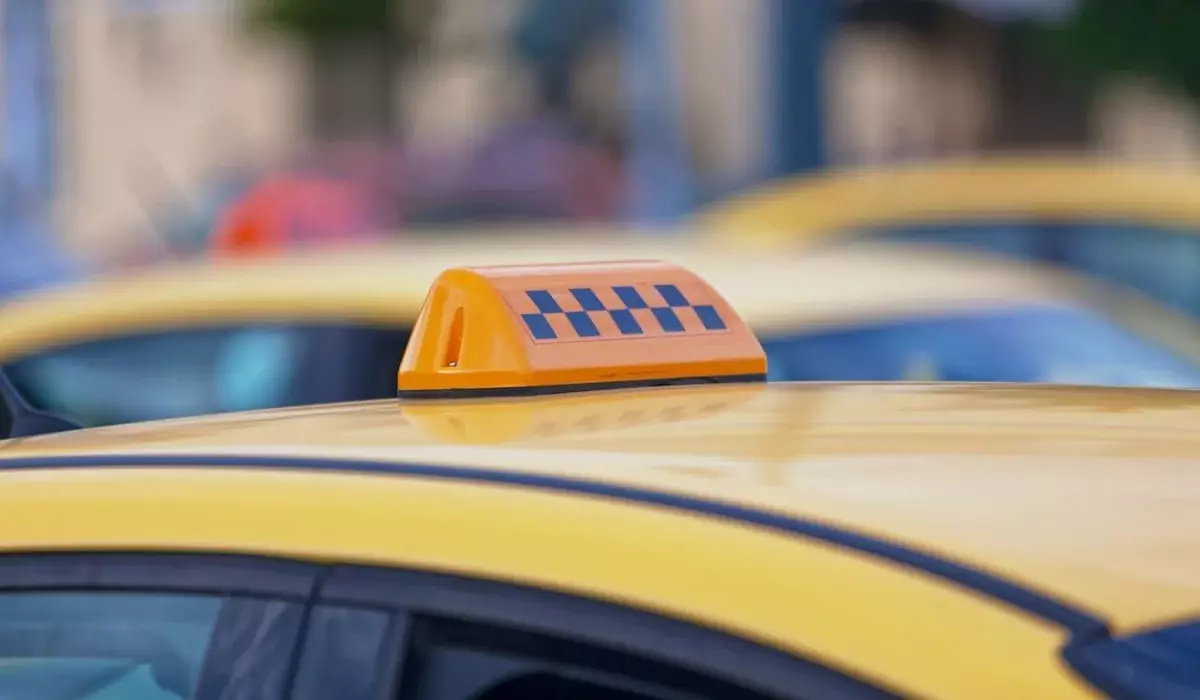 Работу в такси на праворульных автомобилях запретили в Кыргызстане