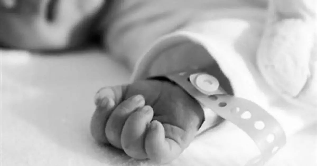  «Арқасына тілік салған»: Бір айлық сәби емшіге барғаннан кейін қайтыс болған 