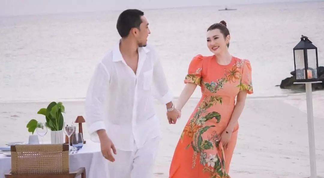 Ерке Есмахан мен RaiM Мальдив аралдарында некенің үш жылдығын атап өтті