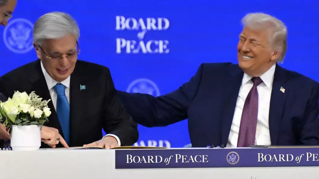 Тоқаев Дональд Трамптың Бейбітшілік кеңесінің Жарғысына қол қойды