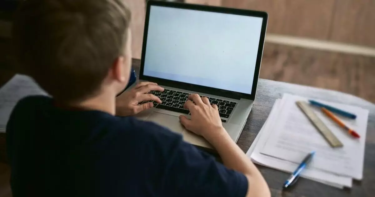  23 қаңтарда Астанадағы оқушылардың бір бөлігі қашықтан оқуға көшеді 