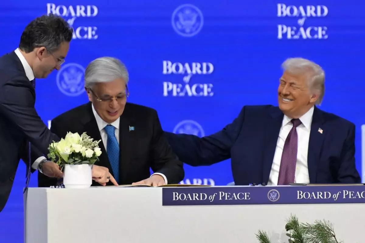 Давоста өткен кеңестің қол қою рәсімінде Тоқаев пен Трамптың не туралы сөйлескені белгілі болды