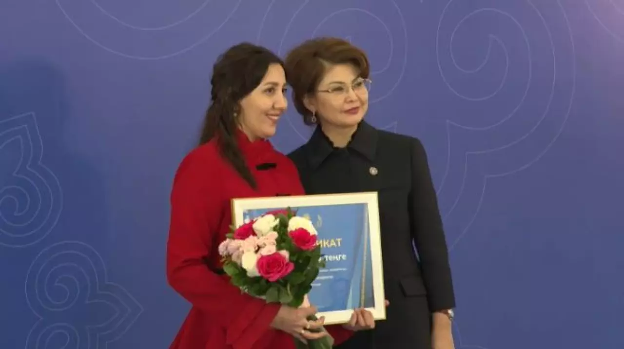 Обладателей гранта «Тәуелсіздік ұрпақтары» наградили в Астане