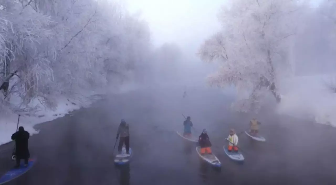 Сібірде ескекшілер қақаған аязда жаттығып жүр