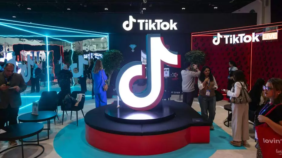 США и Китай договорились выделить американский бизнес TikTok в отдельную компанию, подтвердил представитель Белого дома.