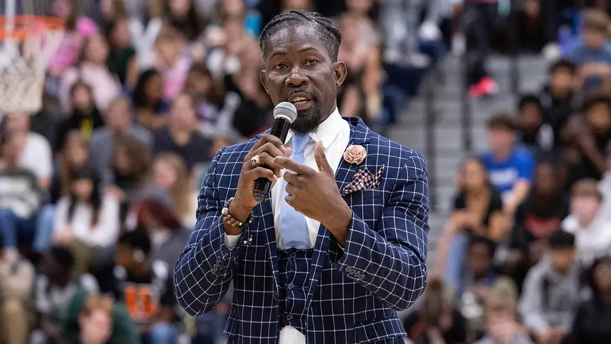 Бывший глава школ Де-Мойна признал себя виновным в ложном заявлении о гражданстве США и незаконном владении оружием.