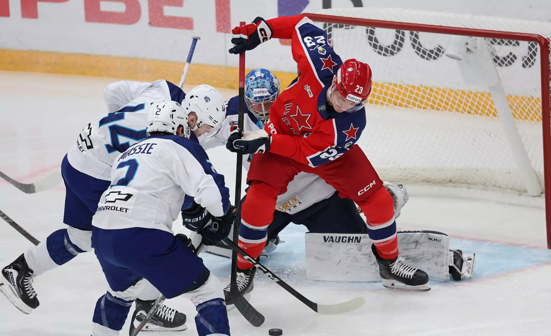 Одна шайба в концовке решила исход матча Барыс - ЦСКА