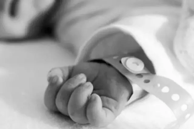 Бір айлық сәби емшіге барғаннан кейін қайтыс болған