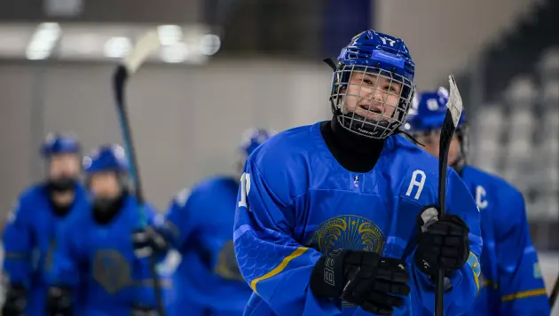 Казахстан забросил пять шайб и победил хозяев ЧМ-2026 по хоккею