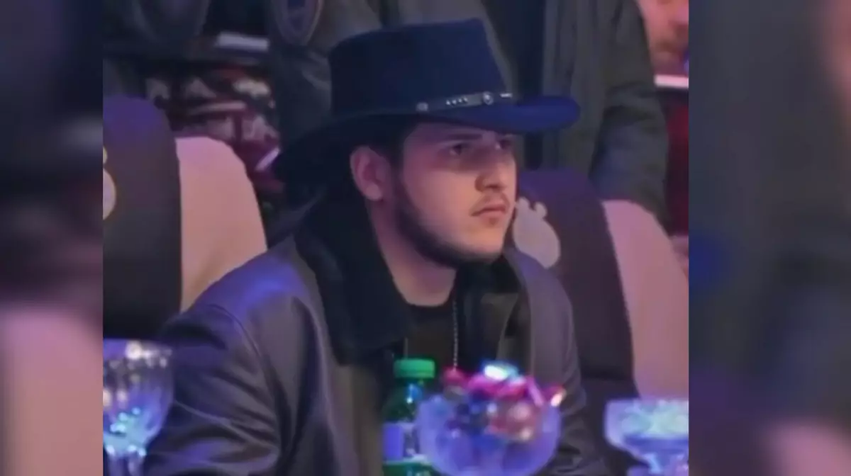 Адам Кадыров появился в ковбойской шляпе и намекнул на фейковые новости о себе