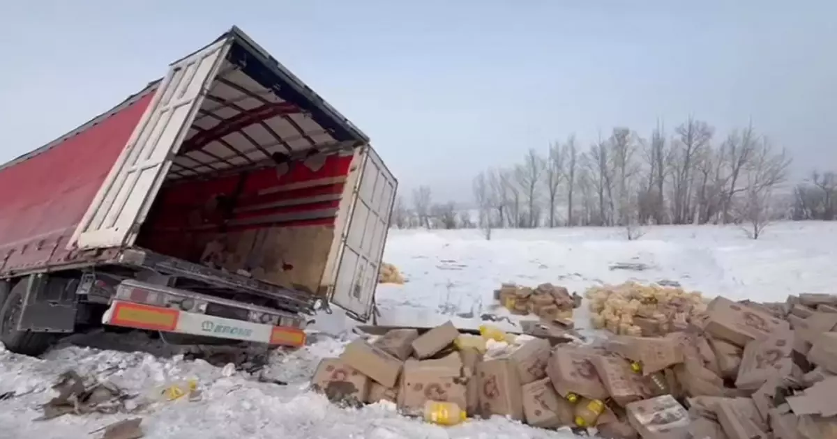  Өскемен – Семей тасжолында күнбағыс майы тиелген жүк көлігі аударылды 