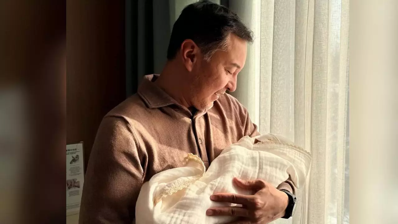 "Қош келдің, Айя-Сафия": Ақан Сатаев екінші әйелінен қызды болды (ФОТО) 