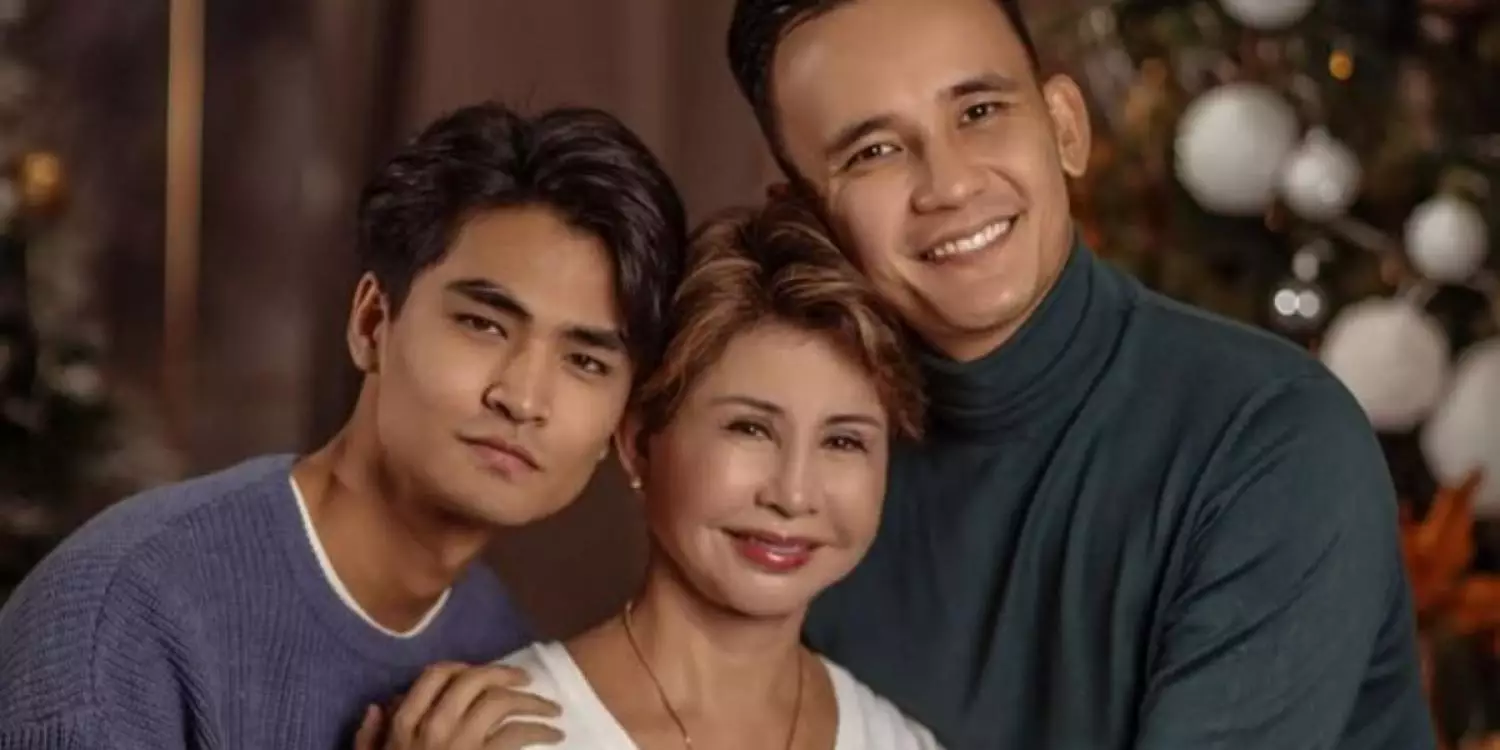 «Авторы - Мәди»: Роза Рымбаева сахнада ұлының әнін алғаш рет орындайды