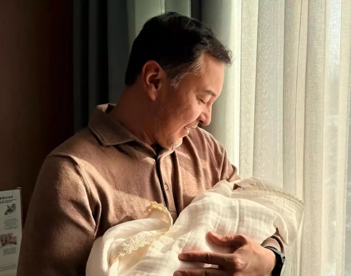 Режиссер Акан Сатаев вновь стал отцом после скандального развода