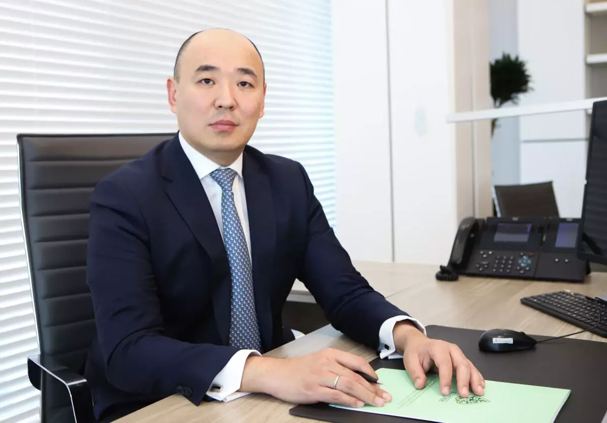 Тоқаевтың бұрынғы көмекшісі Қанат Шарлапаев енді "Атамекен" ұлттық кәсіпкерлер палатасын басқарады