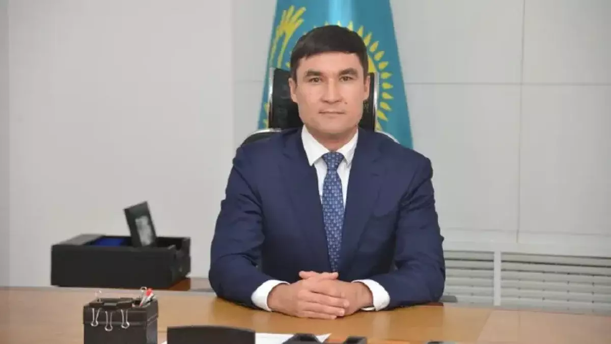 У Серика Сапиева порвали костюм и рубашку: стали известны подробности инцидента