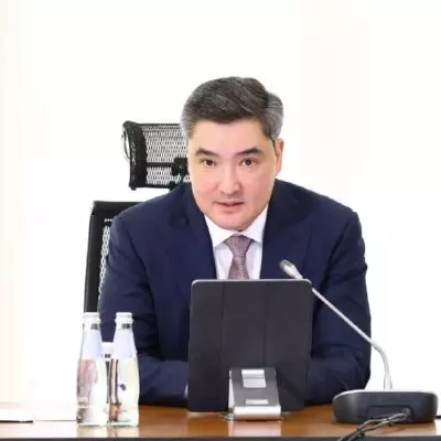 Бектенов проверил работу центра разъяснения налогов: 135,5 тысяч обращений