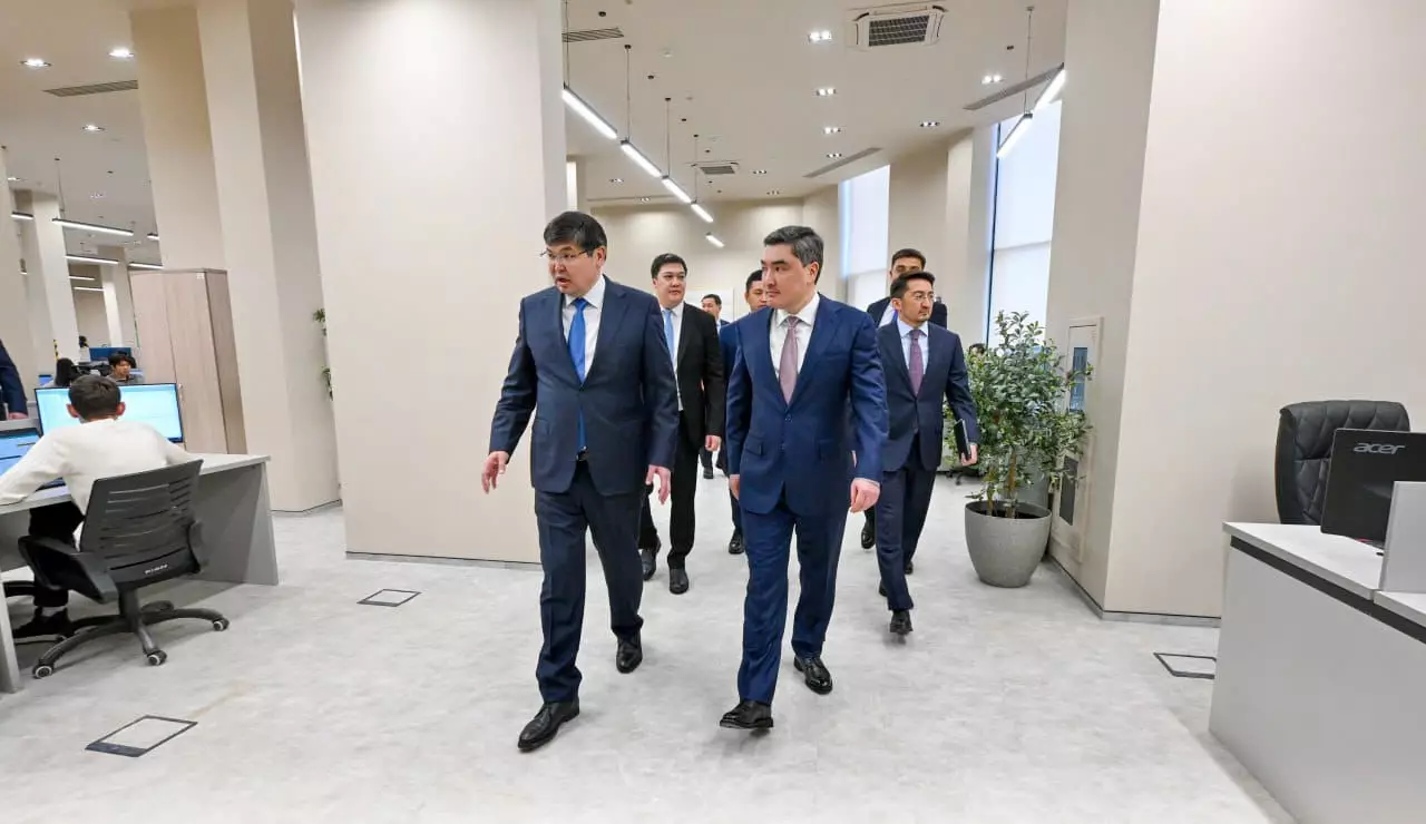 135,5 тыс. обращений граждан поступило в контакт-центр: Олжас Бектенов ознакомился с ходом разъяснения налоговой реформы