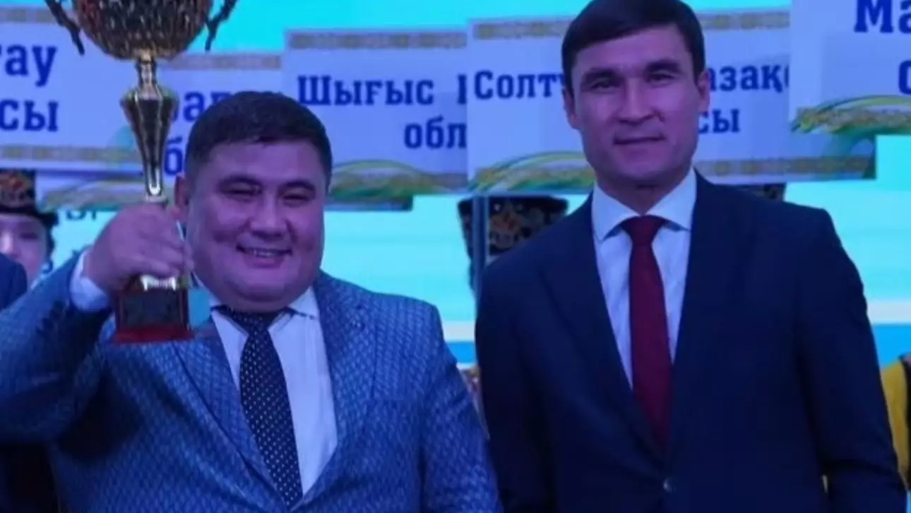 "Қылмыстық іс қозғалды". Боксшы Серік Сәпиевті орынбасары ұрып-соққан