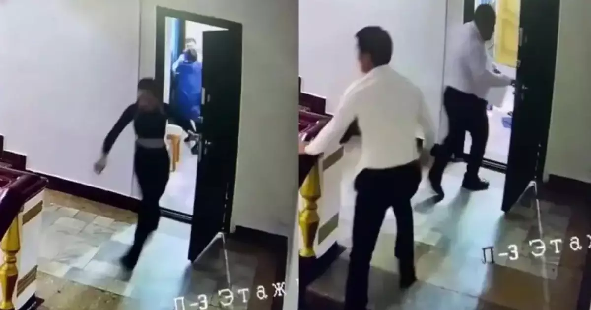  `Костюмін жыртып тастаған`: Серік Сәпиевті өзінің орынбасары ұрған видеосы тарап кетті (ВИДЕО) 