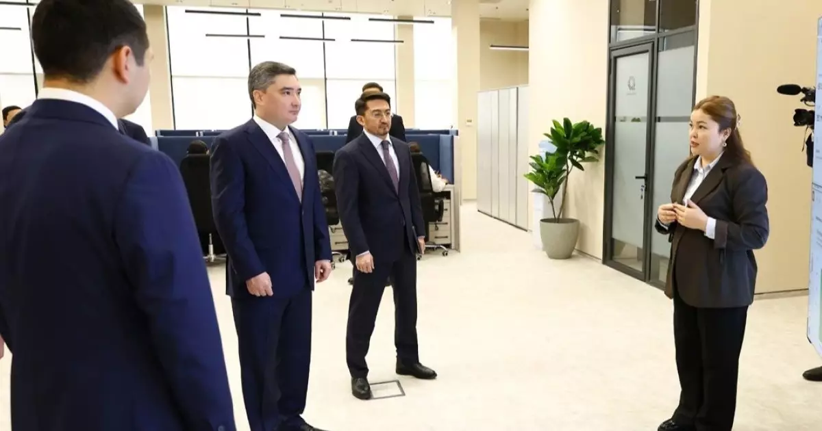  Олжас Бектенов салық реформасы бойынша түсіндіру жұмыстарымен танысты 