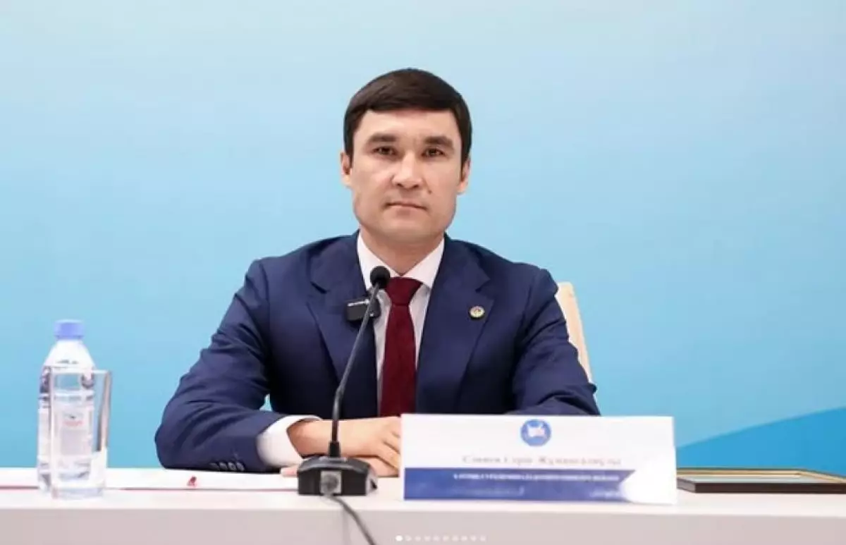 Появилось видео конфликта Серика Сапиева с заместителем в Караганде