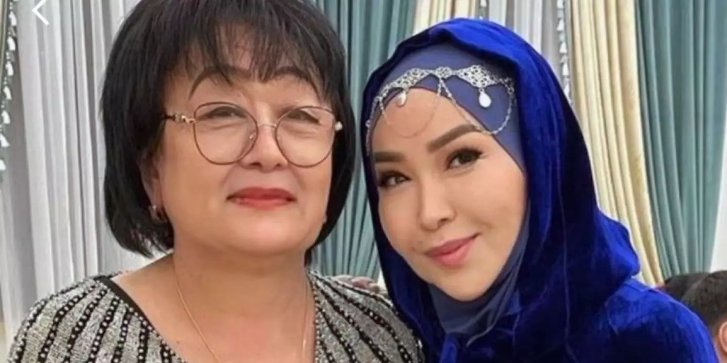 «Шешемді “шеше” деп атамадым»: Айнұр Тұрсынбаева ана мейіріміне зәру екенін ашық жазды