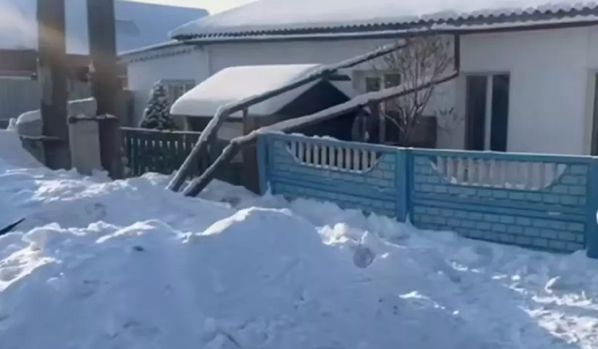 Туннель қазып ойнамақ болған: 10 жасар қыз бала қар үйіндісінің астында көз жұмды