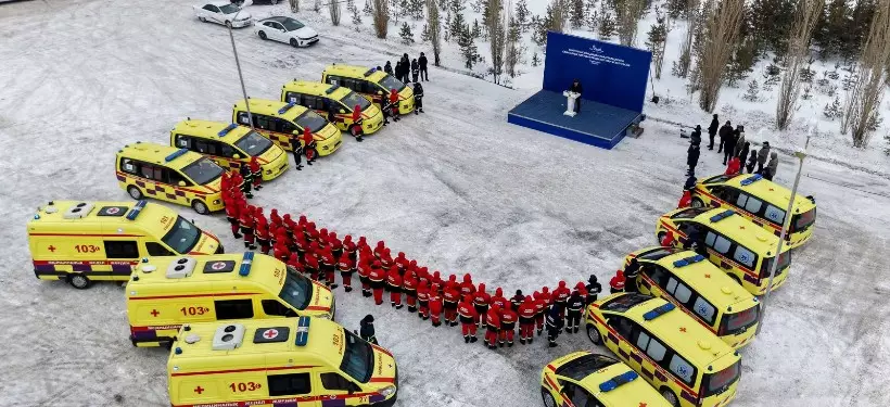 Семейдегі жедел медициналық жәрдем станциясына жаңа санитарлық автокөліктер берілді
