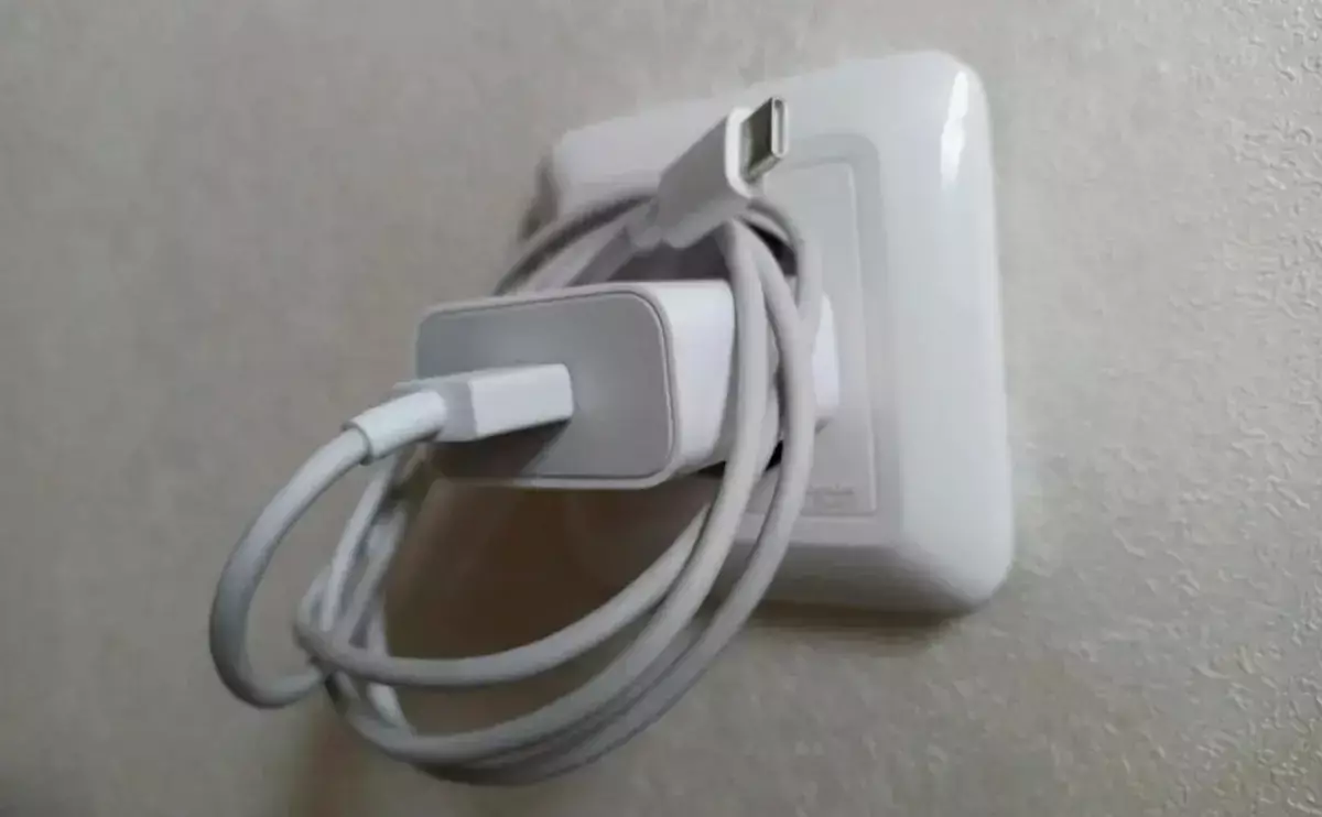 Названа опасность оставления зарядки от телефона в розетке - новости на Lada.kz 23.01.2026