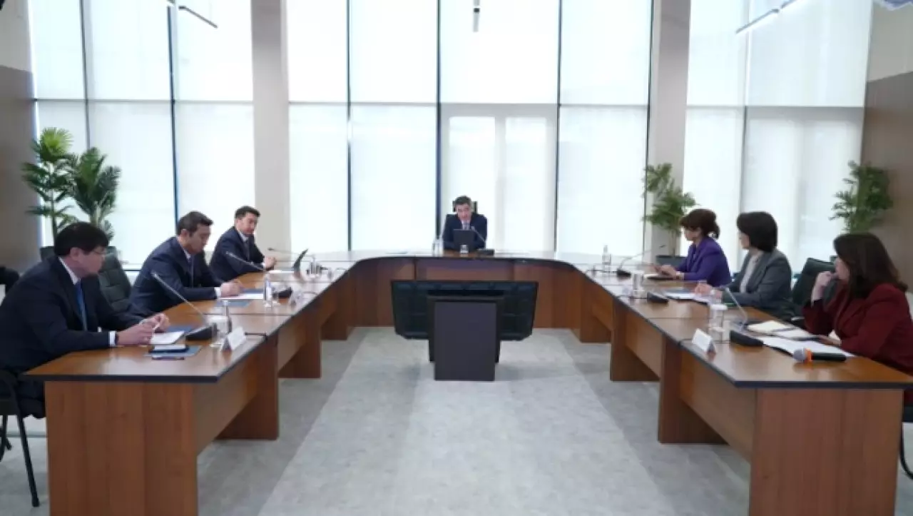 Премьер провел совещание по налоговому администрированию