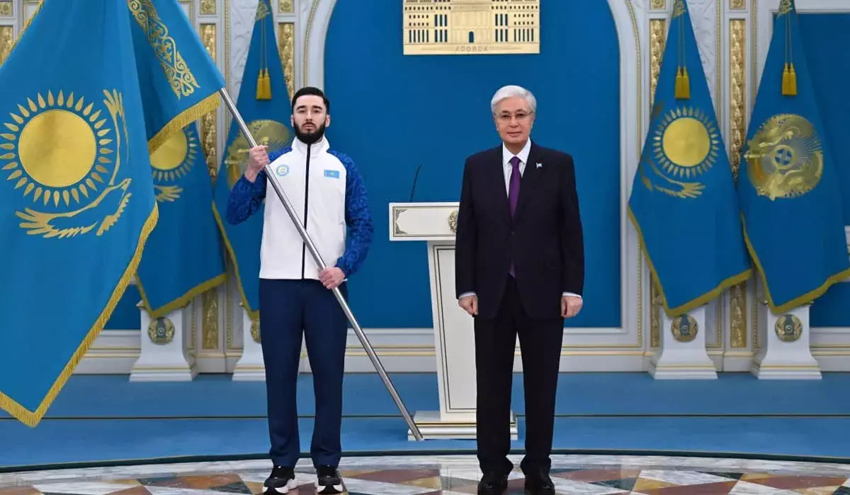 «Верю, будет немало побед»: Токаев вручил флаг Казахстана олимпийской и паралимпийской сборным