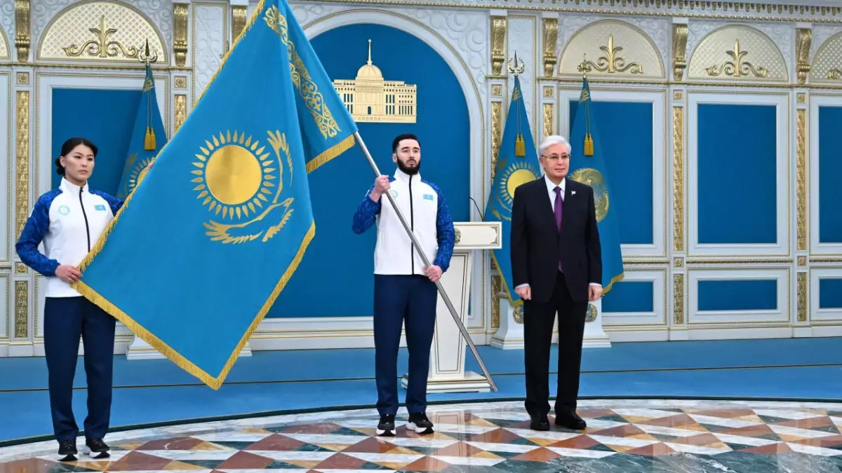 Қысқы Олимпиада: Тоқаев ұлттық құрама спортшыларына Мемлекеттік туды табыстады