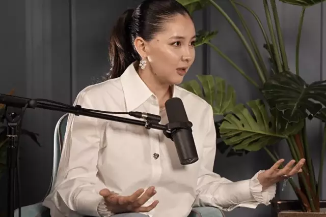 «Көбісі күлді»: Айдана Меденова хиджабын не үшін шешкенін айтты