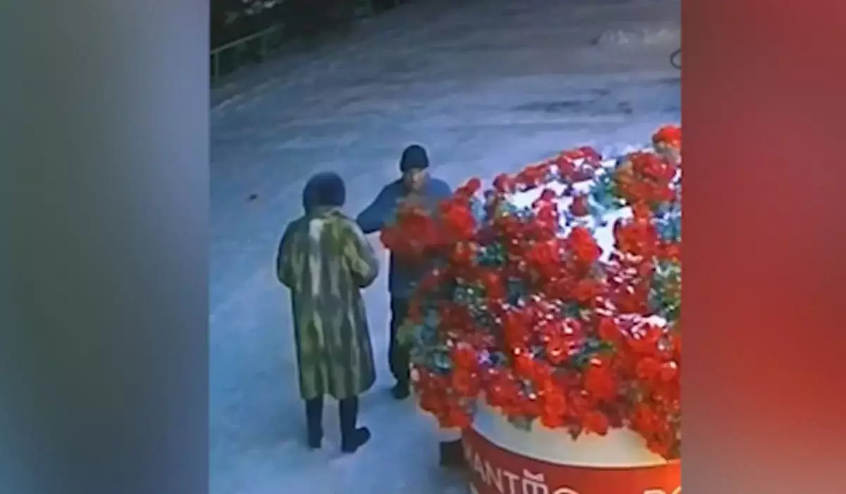 Мужчина-романтик украл для дамы цветы и отправился за решетку в Степногорске (ВИДЕО)