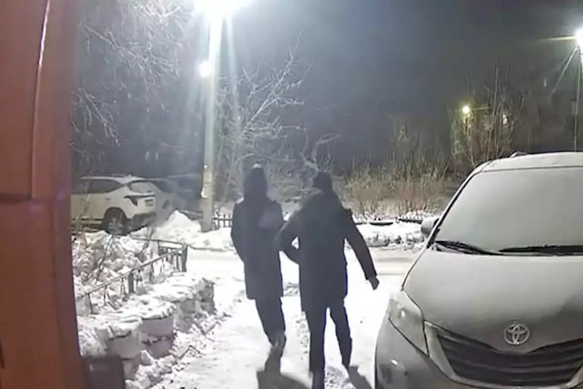 Перерезали горло и убежали: в Рудном ищут подростков, подозреваемых в убийстве студента