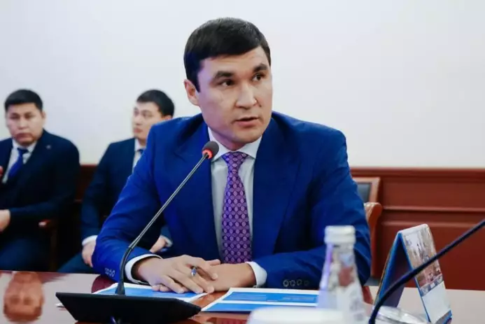 Серик Сапиев прокомментировал конфликт со своим замом